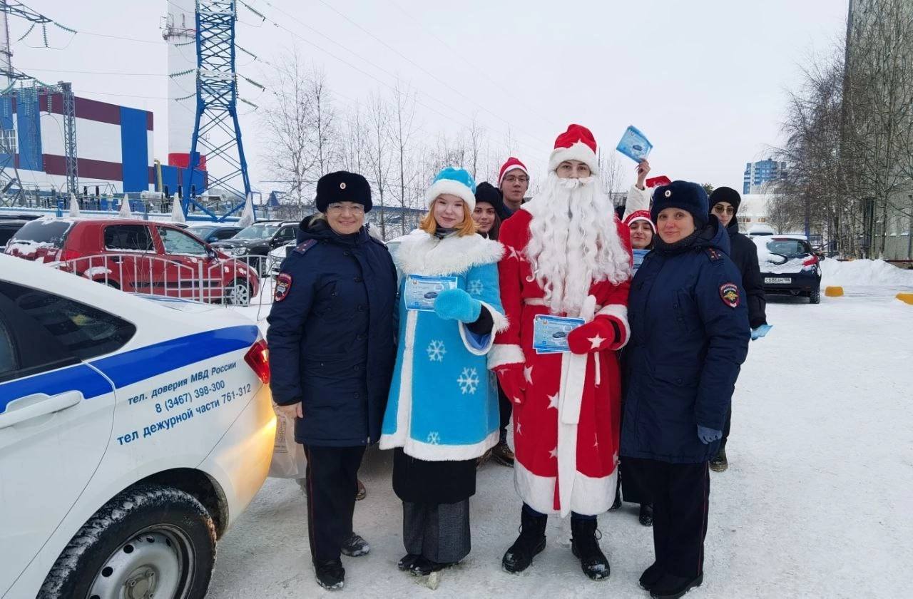 На улицах Сургута можно встретить Полицейского Деда Мороза