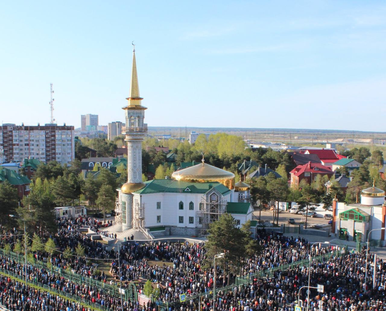 Намаз сургут время 2024 июнь. Мечеть Сургут. С праздником Курбан байрам фото.